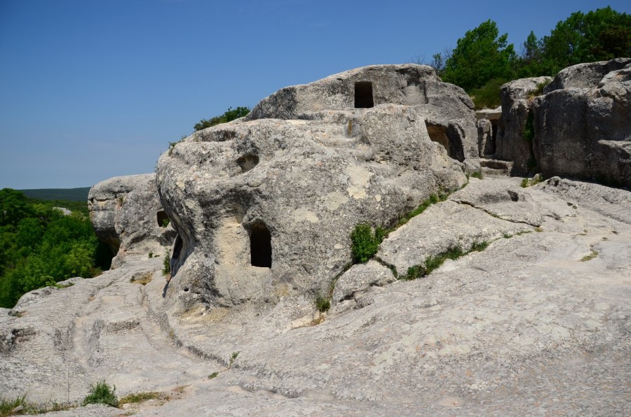 Каменные колеи Крыма
