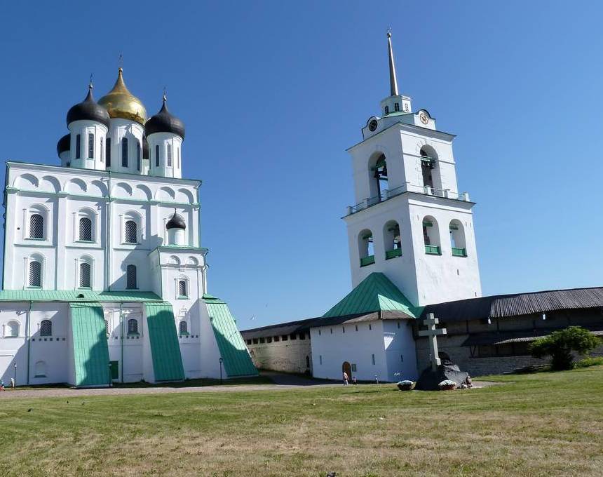 Легенды Плескавии. Титов камень - Троицкий собор, и колокольня Псковского кремля.