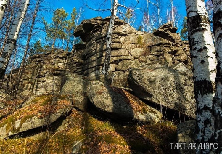 Felsen-Reste auf dem Berg Popen-Insel.