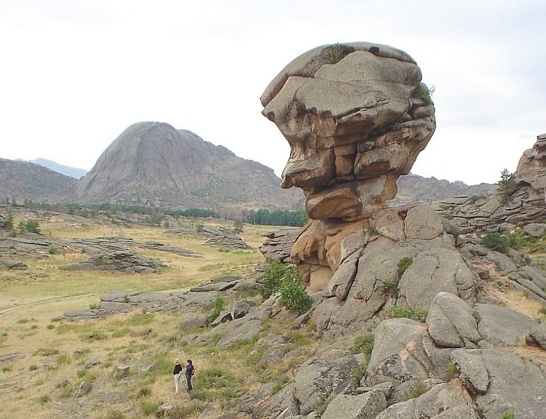 Der Felsen Baba-Jaga = Скала Баба Яга (Baba-Jaga ist eine Märchen-Hexe – d.Ü.) Der Felsen Baba-Jaga = Скала Баба Яга (Baba-Jaga ist eine Märchen-Hexe – d.Ü.)