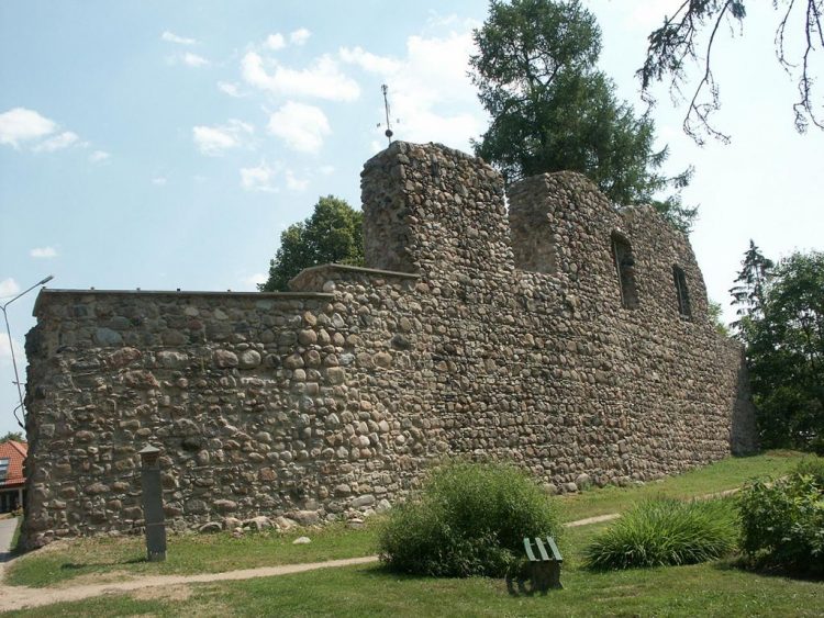 Замок Алуксне