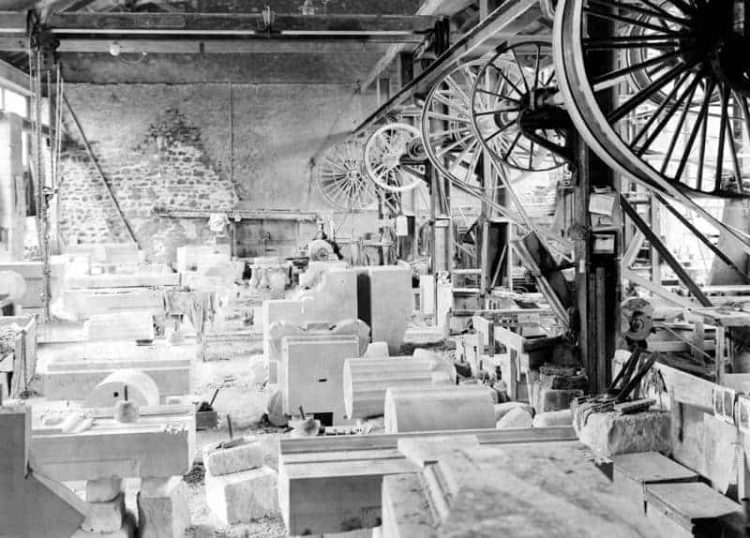 Industrielle Fertigung „antiken“ Dekors in Portland. 1930.