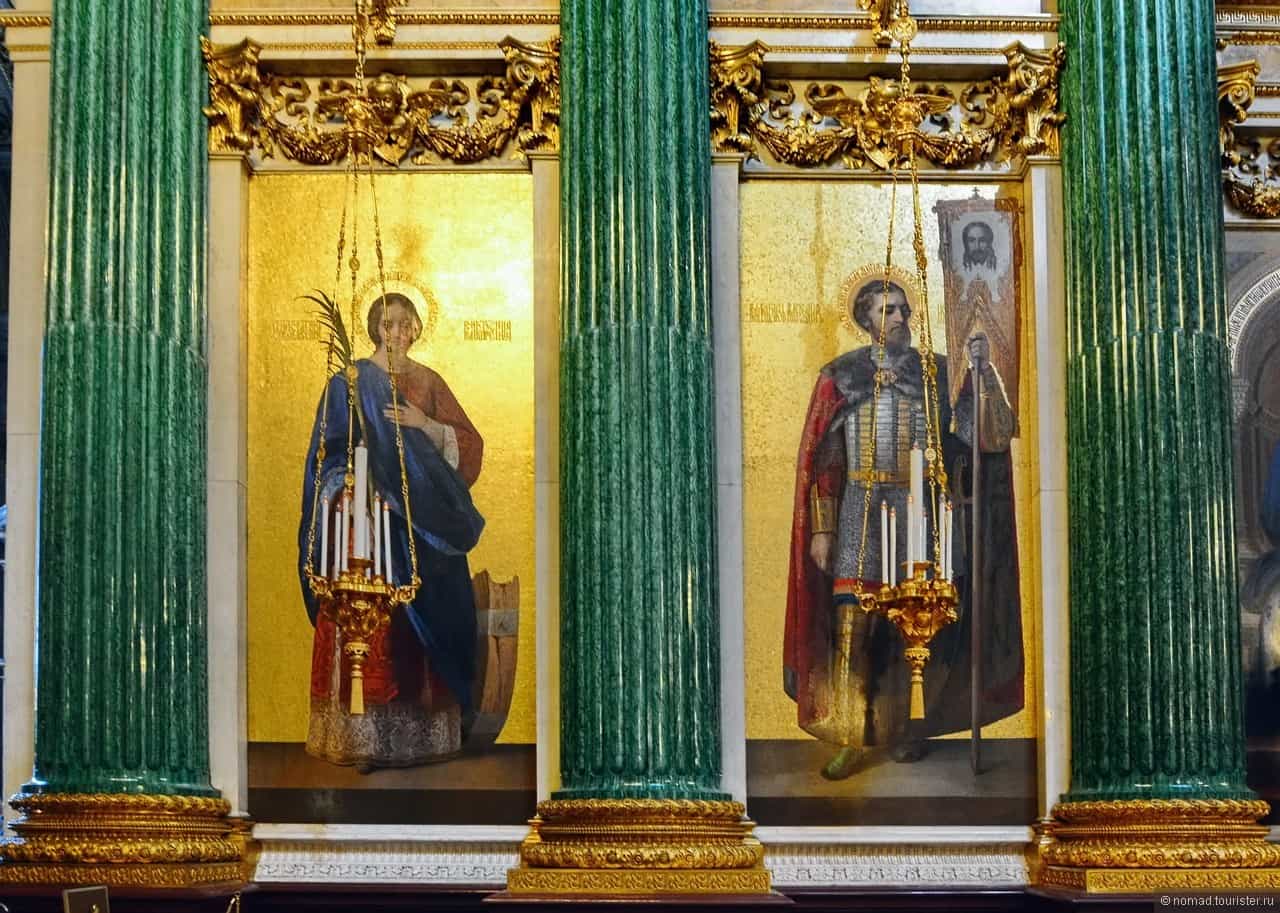 Малахитовые колонны Исаакиевского собора в Санкт-Петербурге.