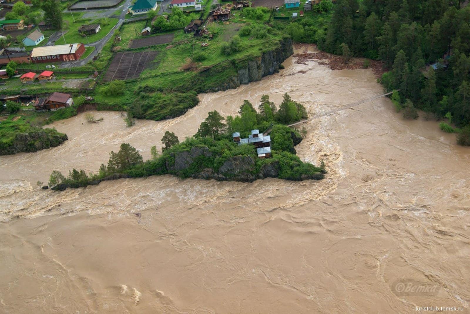 Сели 2014. Наводнение Алтай 2014 Патмос. Наводнение на Катуни 2014 остров Патмос. Чемальская ГЭС наводнение 2014. Наводнение в Чемале в 2014 году.