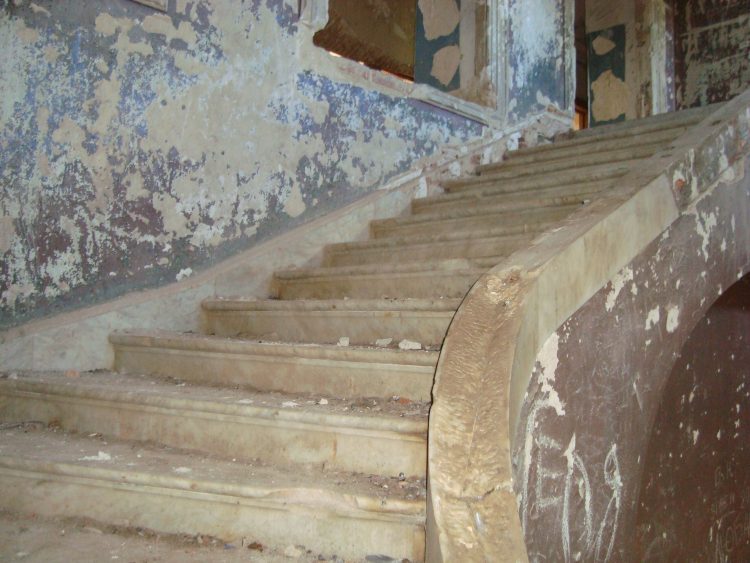 Соль Земли. Cтолица бефстроганов - здания занесенные грунтом, мрамор, навершия храмов, потоп, мегалиты