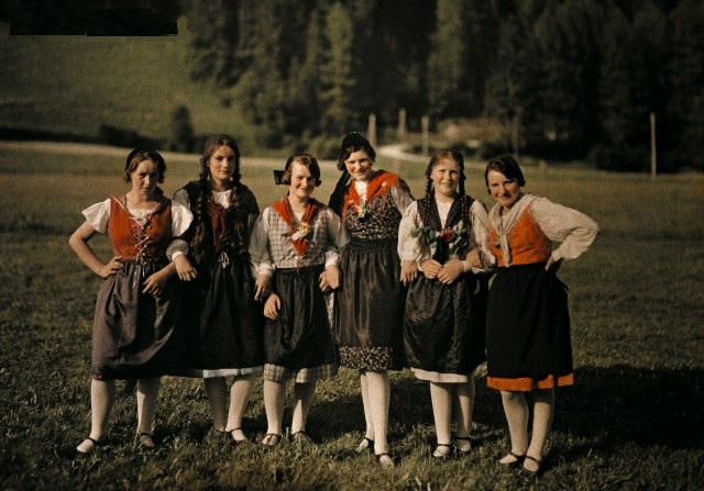 Девушки альпийской деревушки Стирья. 1932г.