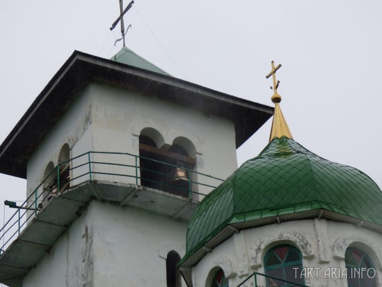 Колокольня Свято-Успенского храма монастыря, выполнена в характерном для Адыгеи архитектурном стиле