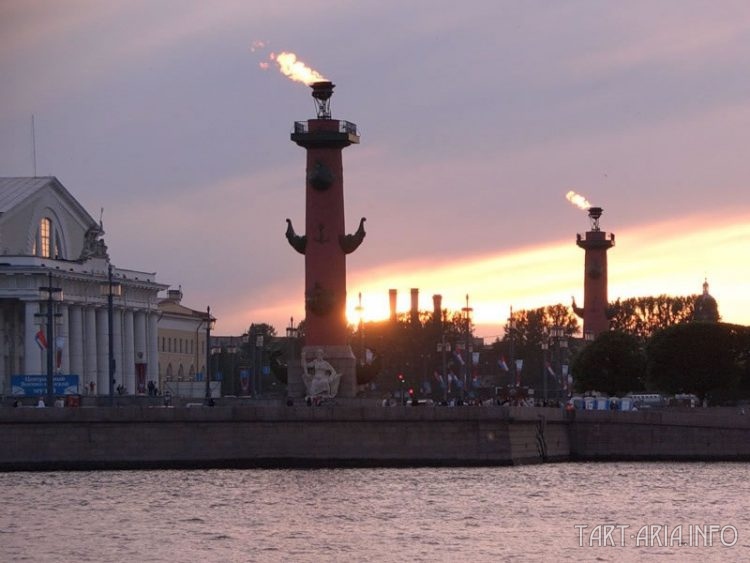 Ростральные колонны в Санкт-Петербурге