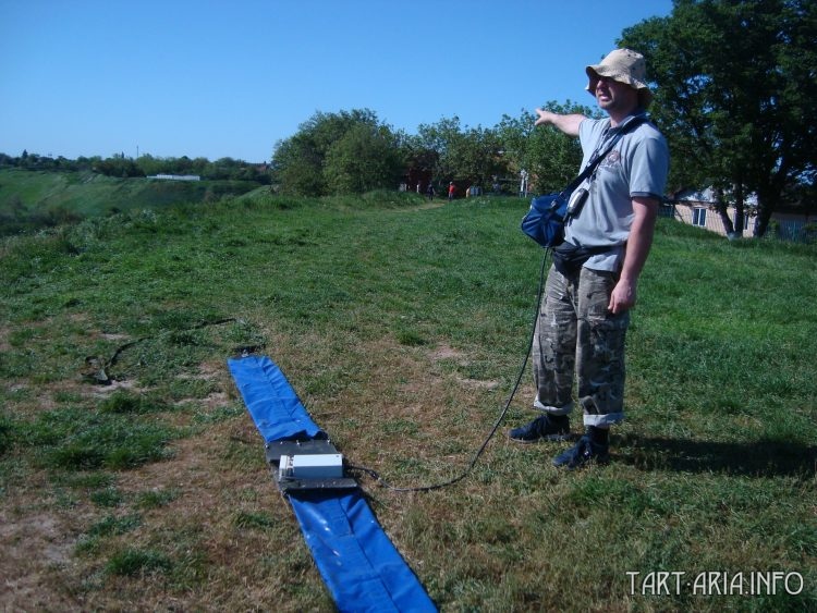 Геофизик Дмитрий Горкин руководит георадарной съёмкой