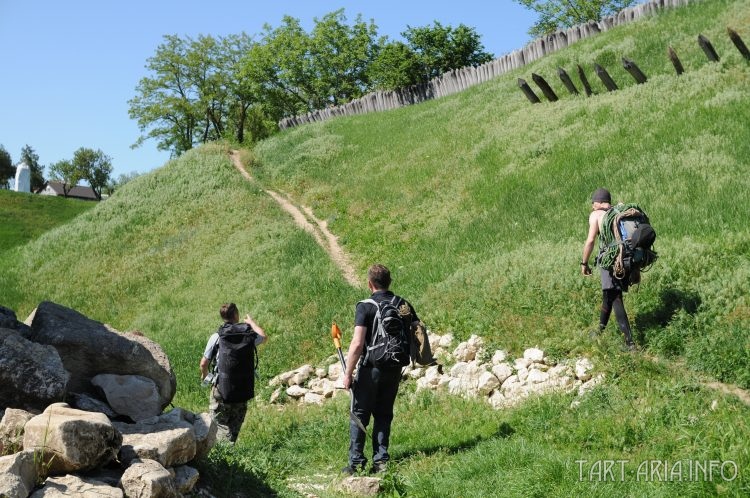 Участники экспедиции на восхождении. Слева направо: Дмитрий Горкин, Олег Павлюченко, альпинист проводник-инструктор Владимир