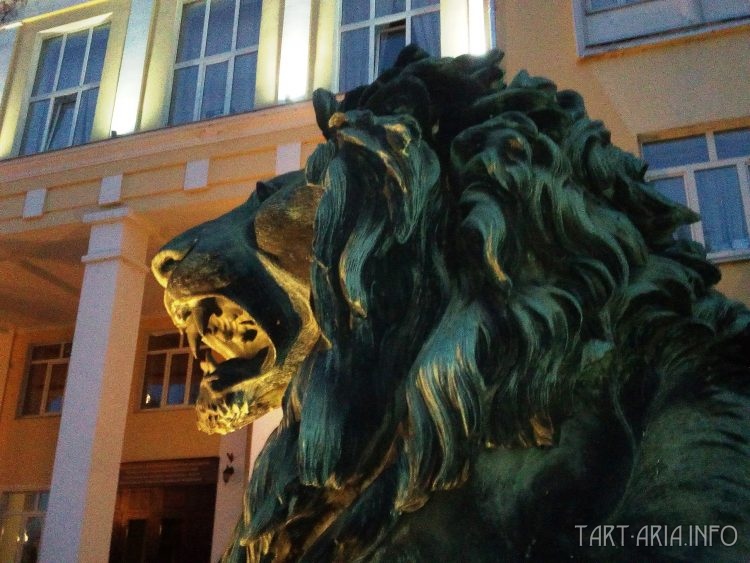 Нахабинские львы: В мире животных и людей -