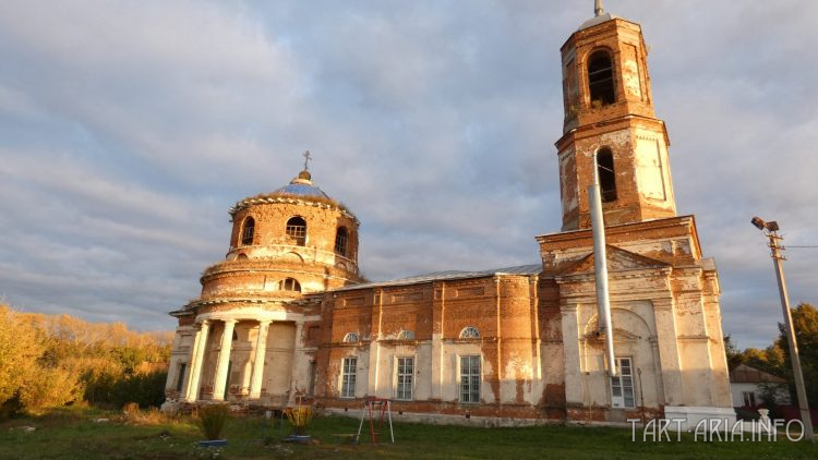 Храм, вид с северо-запада. Труба из колокольни