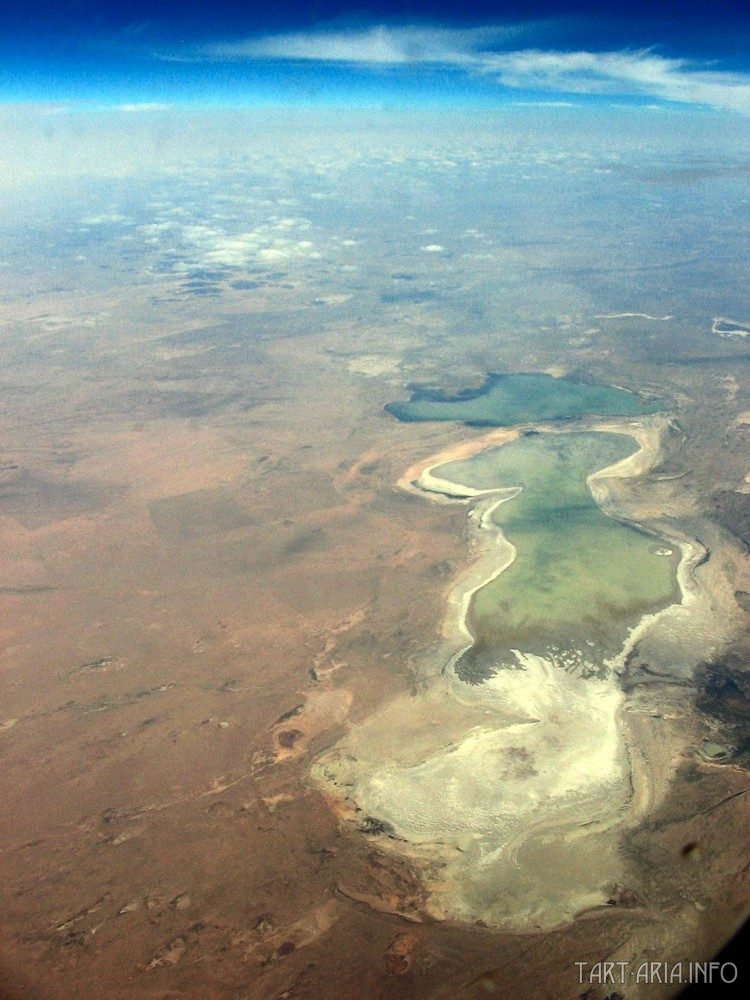 Соленое озеро в пустыне Гоби. Источник 