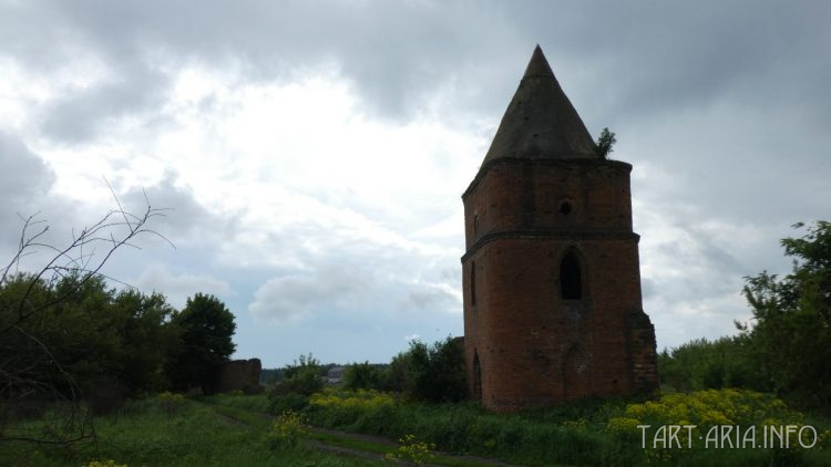Сабуровская крепость. Западная башня "Карандаш"