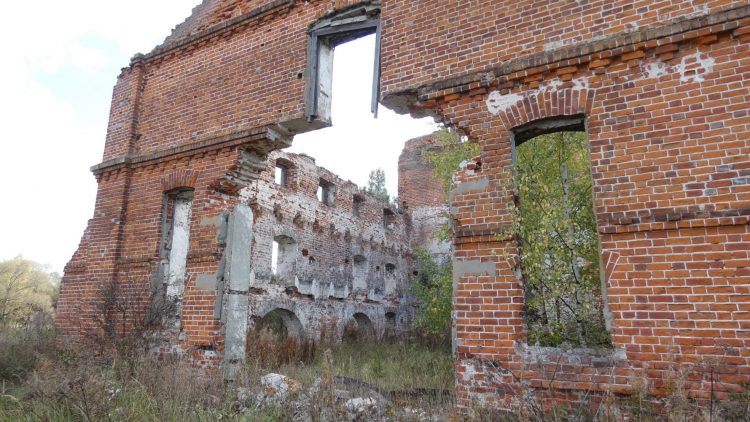 Пробитые ворота, для въезда тракторов