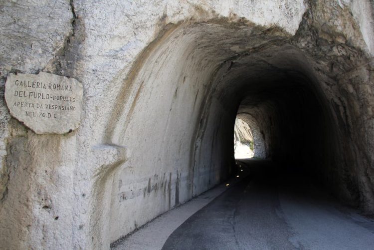 Furlo Tunnel Источник  