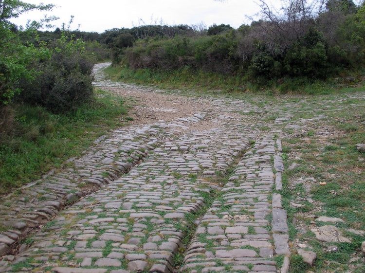 Римская дорога, Виа Аппиа Антика, Амбруссум, Франция. Источник 