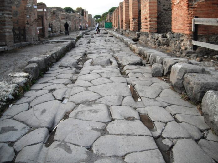 Дорога в Помпеях. Источник 