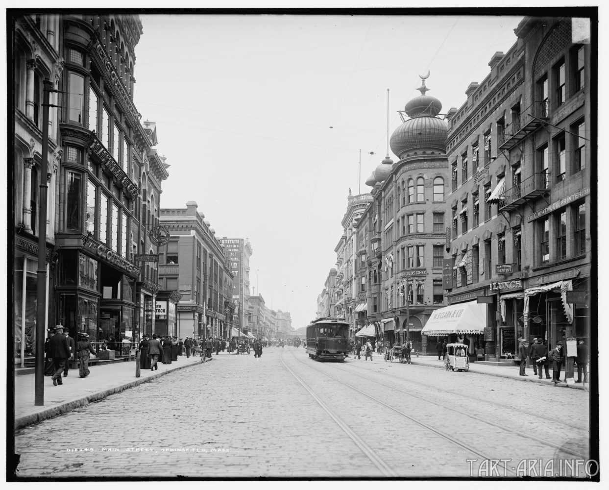 Главная улица города Springfield, штат Massachusetts, США (1905).